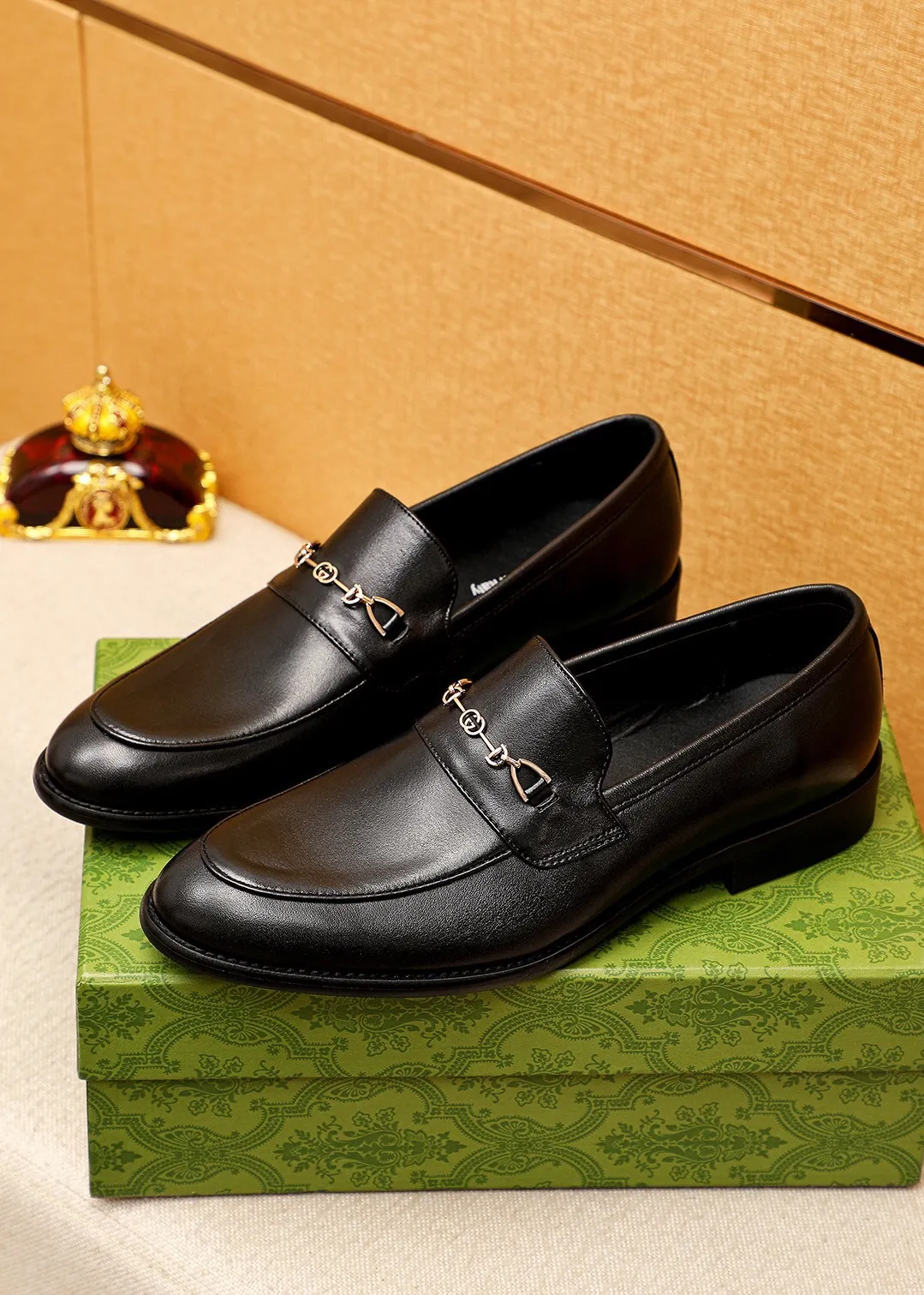 Men's shoes 💰400 💐 Product trademark: GUCCI "Gucci" casual leather shoes Regular size: 39-44 (38.45.46🉑️Customized) Product materials: Selected imported first-layer calfskin upper + luxury hardware buckle, imported 🐑 sheepskin lining. Strong three-dimensional visual effect, original combination outsole Color: 1⃣️color optional